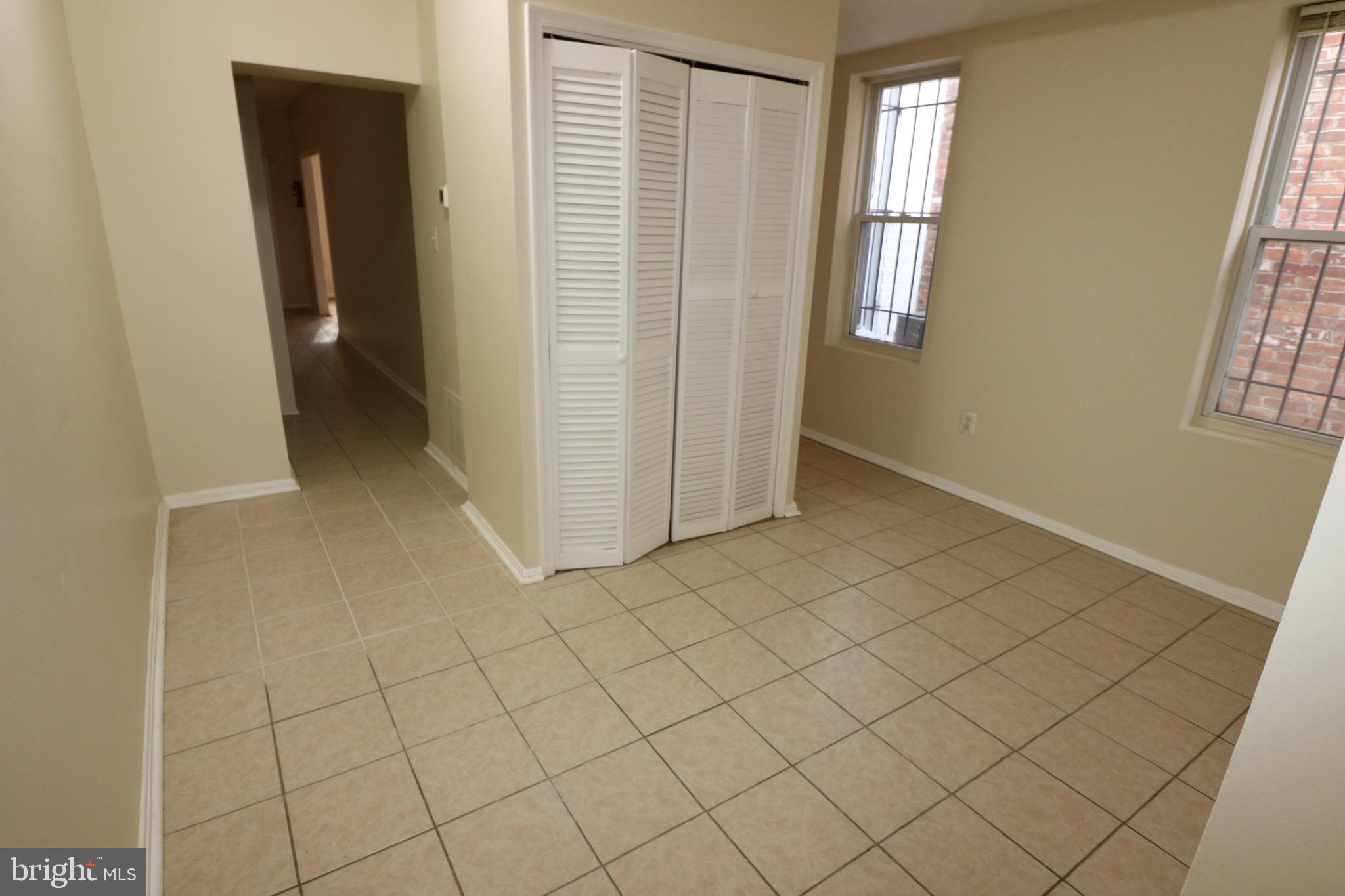 403 O Street Northwest Washington, DC 20001 - Photo 20 of 33 an empty room with windows