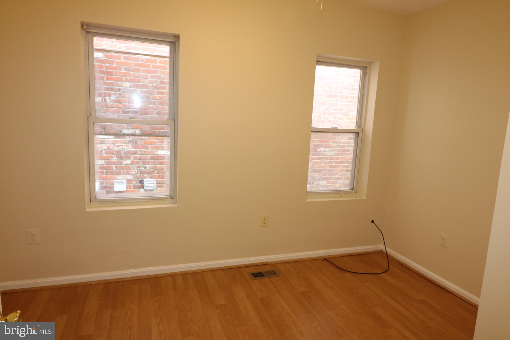 403 O Street Northwest Washington, DC 20001 - Photo 26 of 33 a view of an empty room with a window