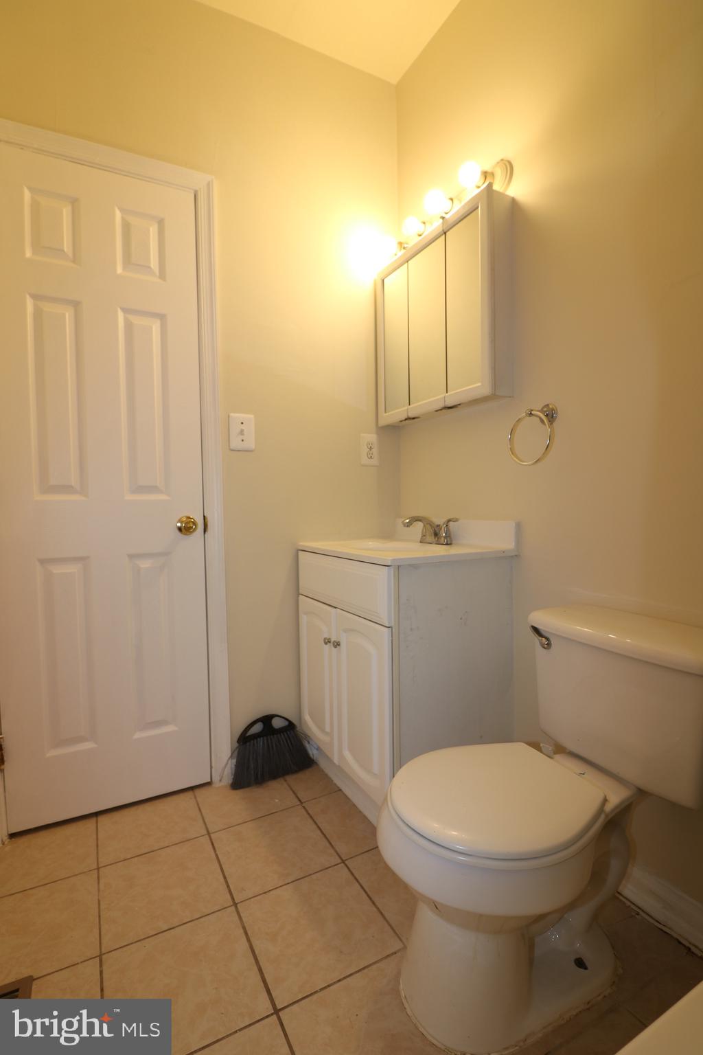 403 O Street Northwest Washington, DC 20001 - Photo 29 of 33 a bathroom with a sink a toilet and mirror