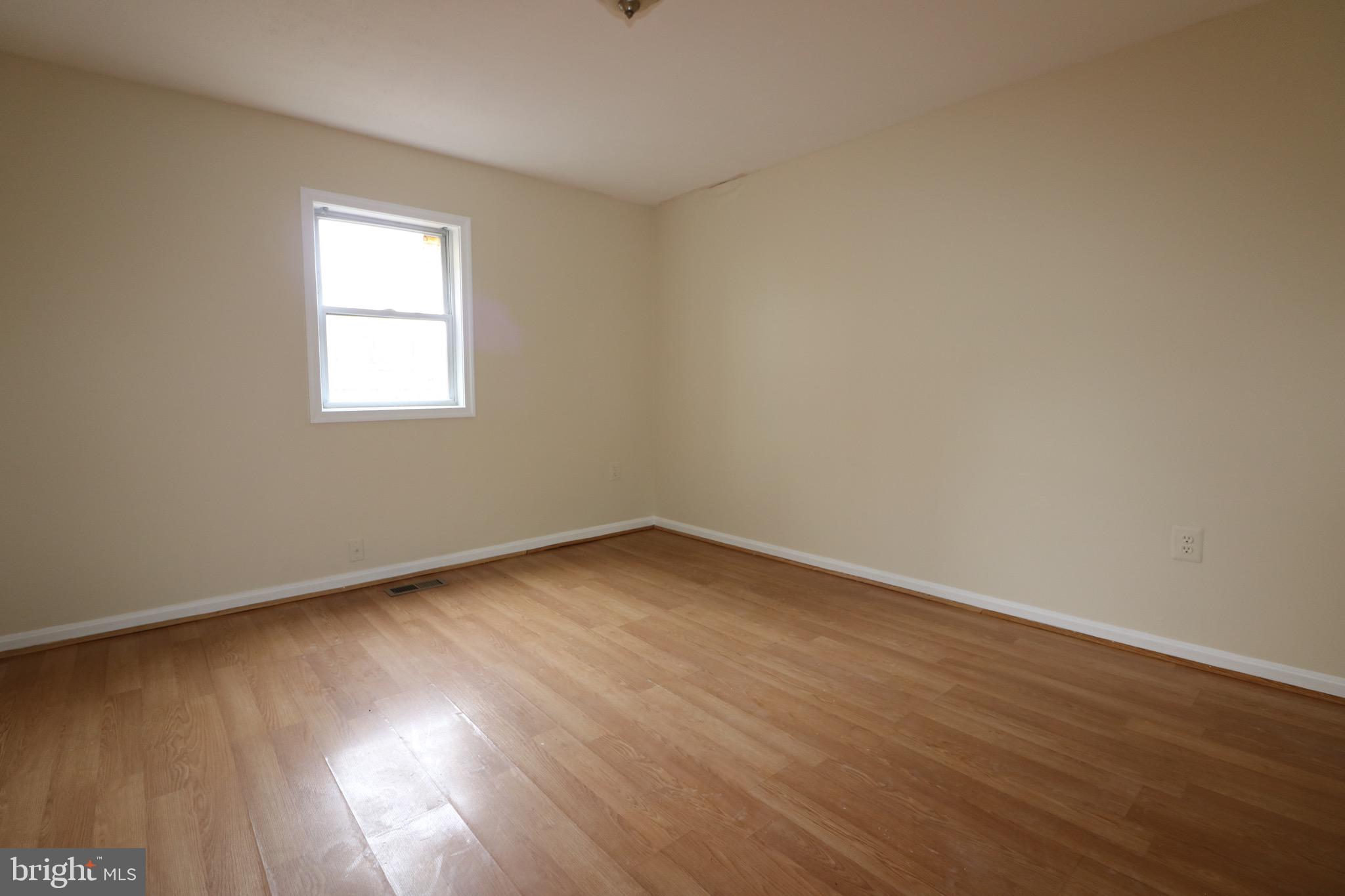 403 O Street Northwest Washington, DC 20001 - Photo 31 of 33 an empty room with wooden floor and windows