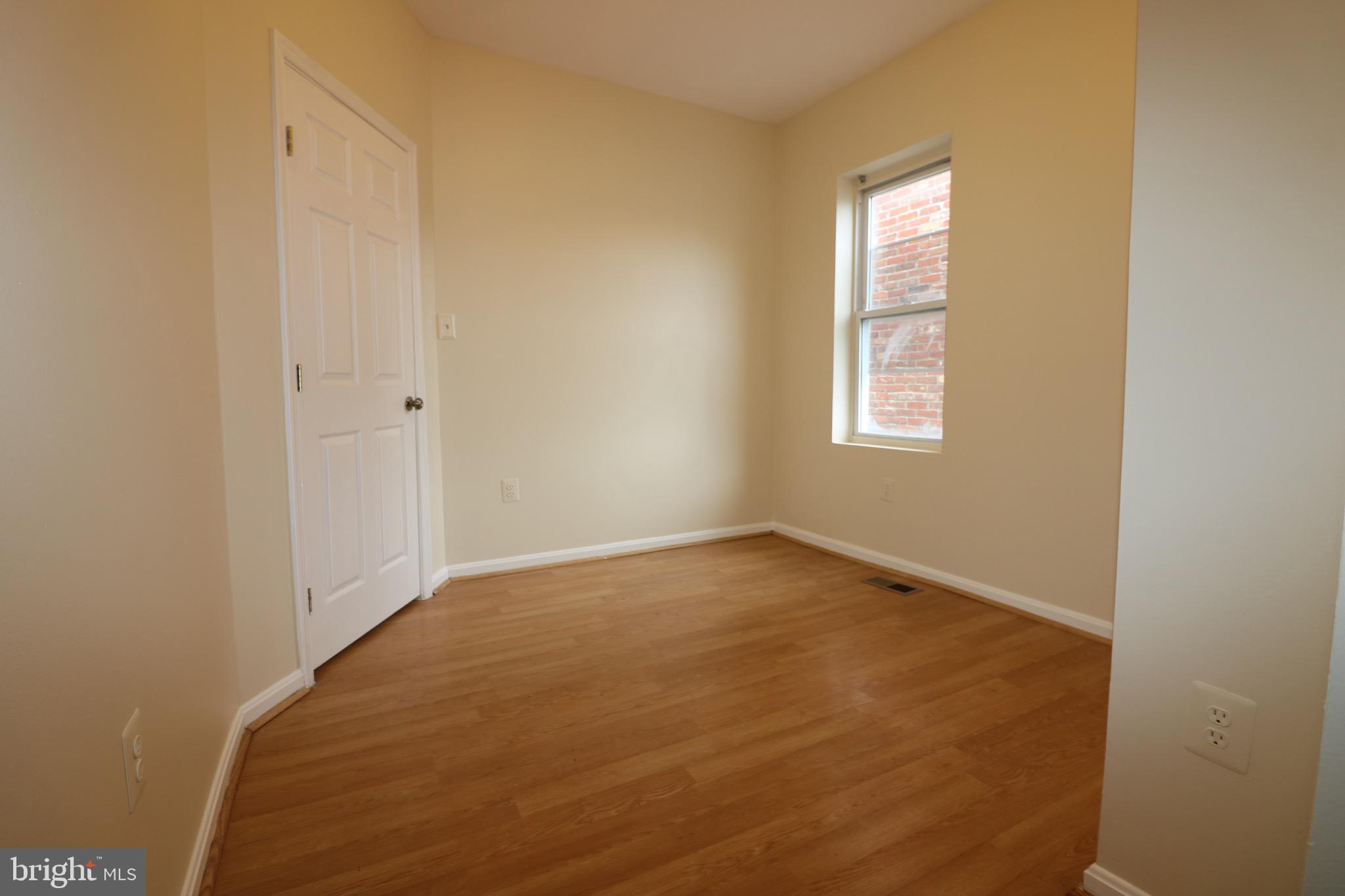403 O Street Northwest Washington, DC 20001 - Photo 32 of 33 an empty room with windows