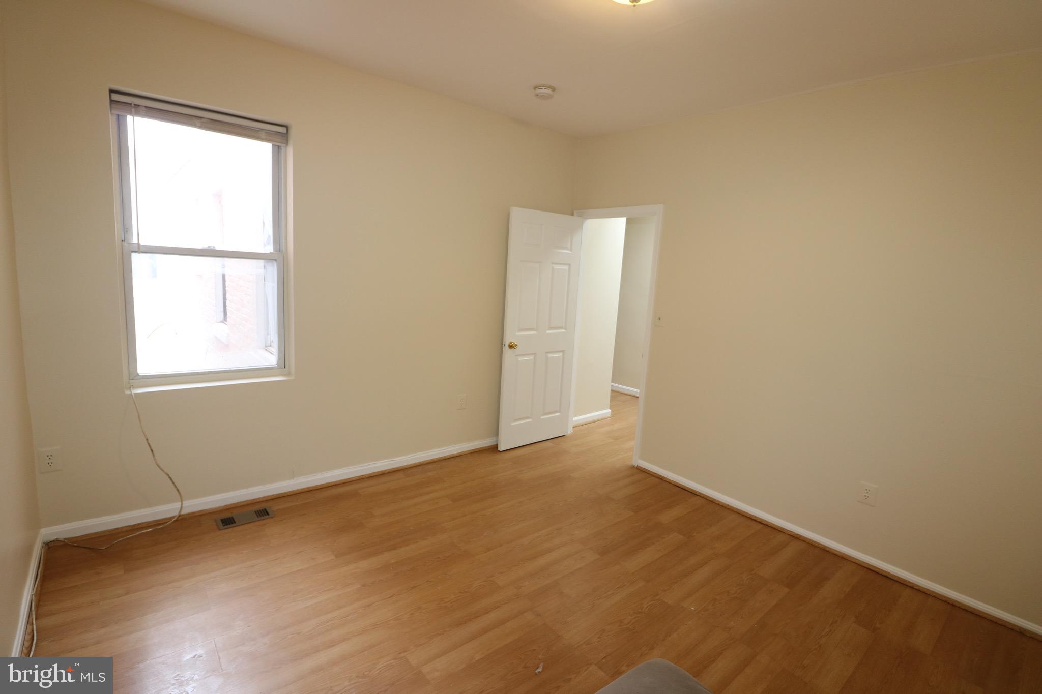 403 O Street Northwest Washington, DC 20001 - Photo 33 of 33 an empty room with a window