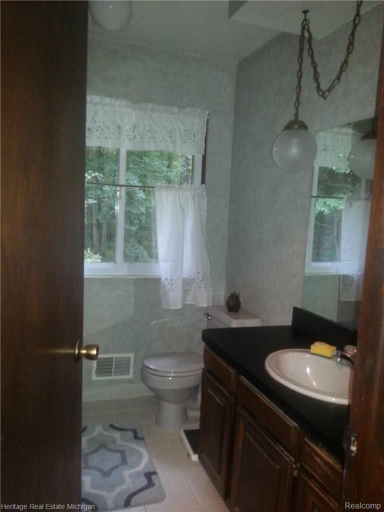 11290 Parshall Road Fenton, MI 48430 - Photo 18 of 29 inside photos 215.jpg