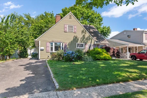 $4,150 | 7 Chickadee Lane, Levittown, NY 11756