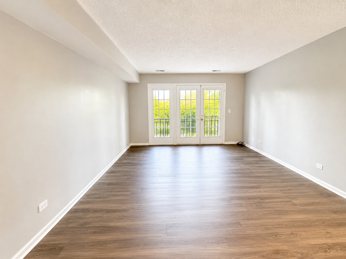 520 Biesterfield Road, Unit 209 Elk Grove Village, IL 60007 - Photo 12 of 31
