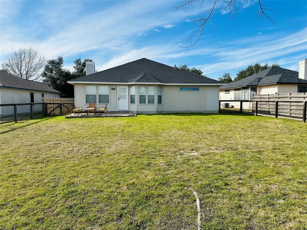 $1,895 | 114 Dana Drive, Hutto, TX 78634