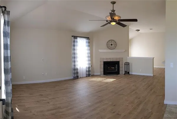 $1,895 | 114 Dana Drive, Hutto, TX 78634