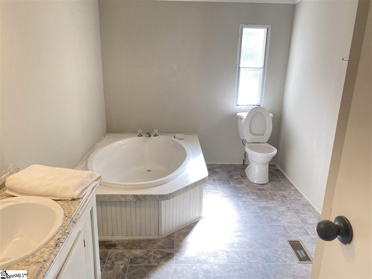 441 League Road Gray Court, SC 29645 - Photo 5 of 8 Gallery Image 5