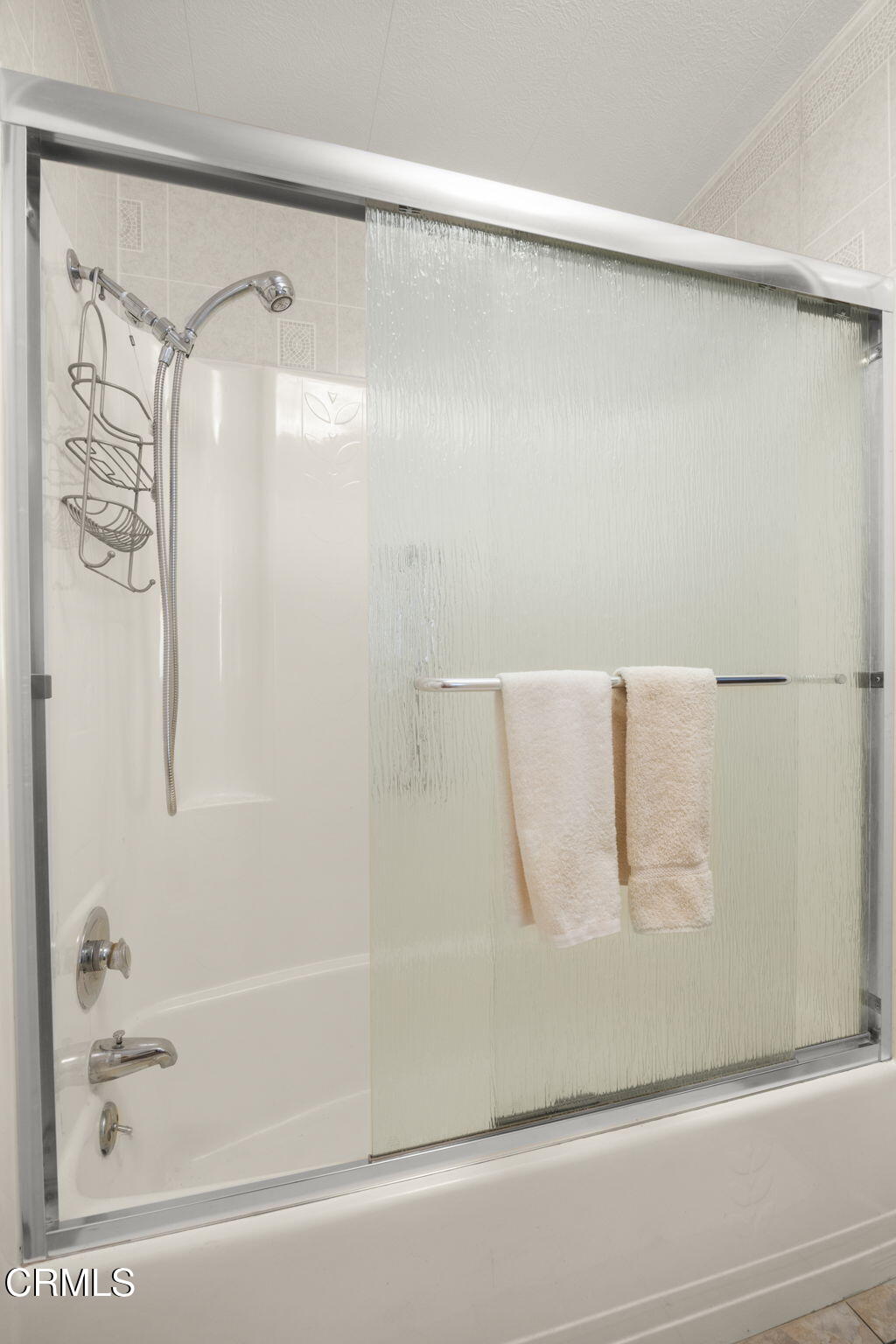 250 East Telegraph Road, Unit 83 Fillmore, CA 93015 - Photo 28 of 49 Tub Shower Combo
