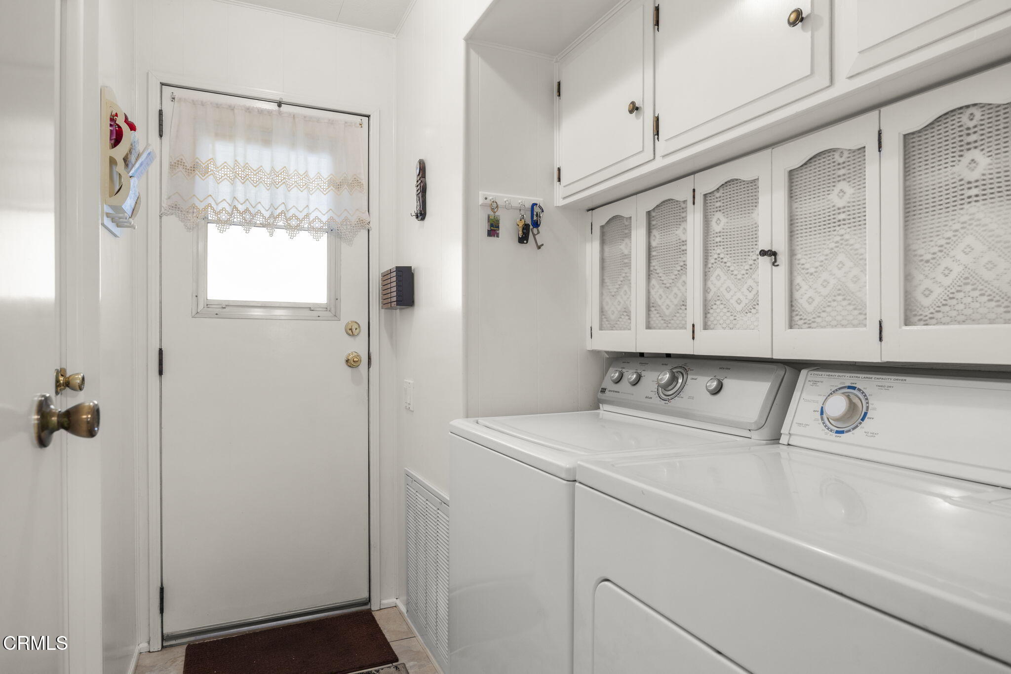 250 East Telegraph Road, Unit 83 Fillmore, CA 93015 - Photo 29 of 49 Laundry Room