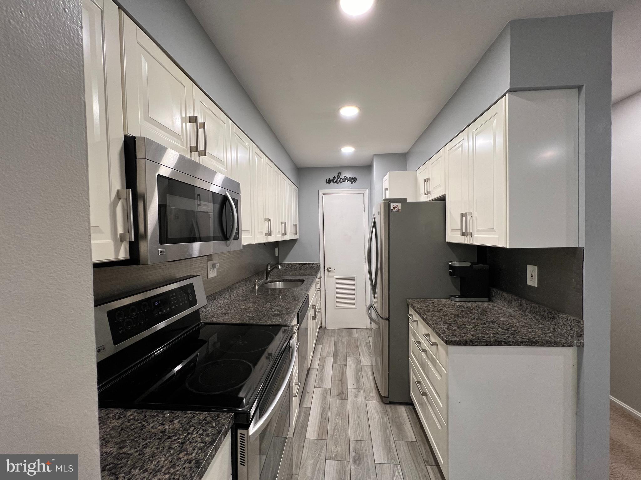 5800 F Torington Drive, Unit 837 Springfield, VA 22152 - Photo 7 of 31 Stainless Steel Appliances
