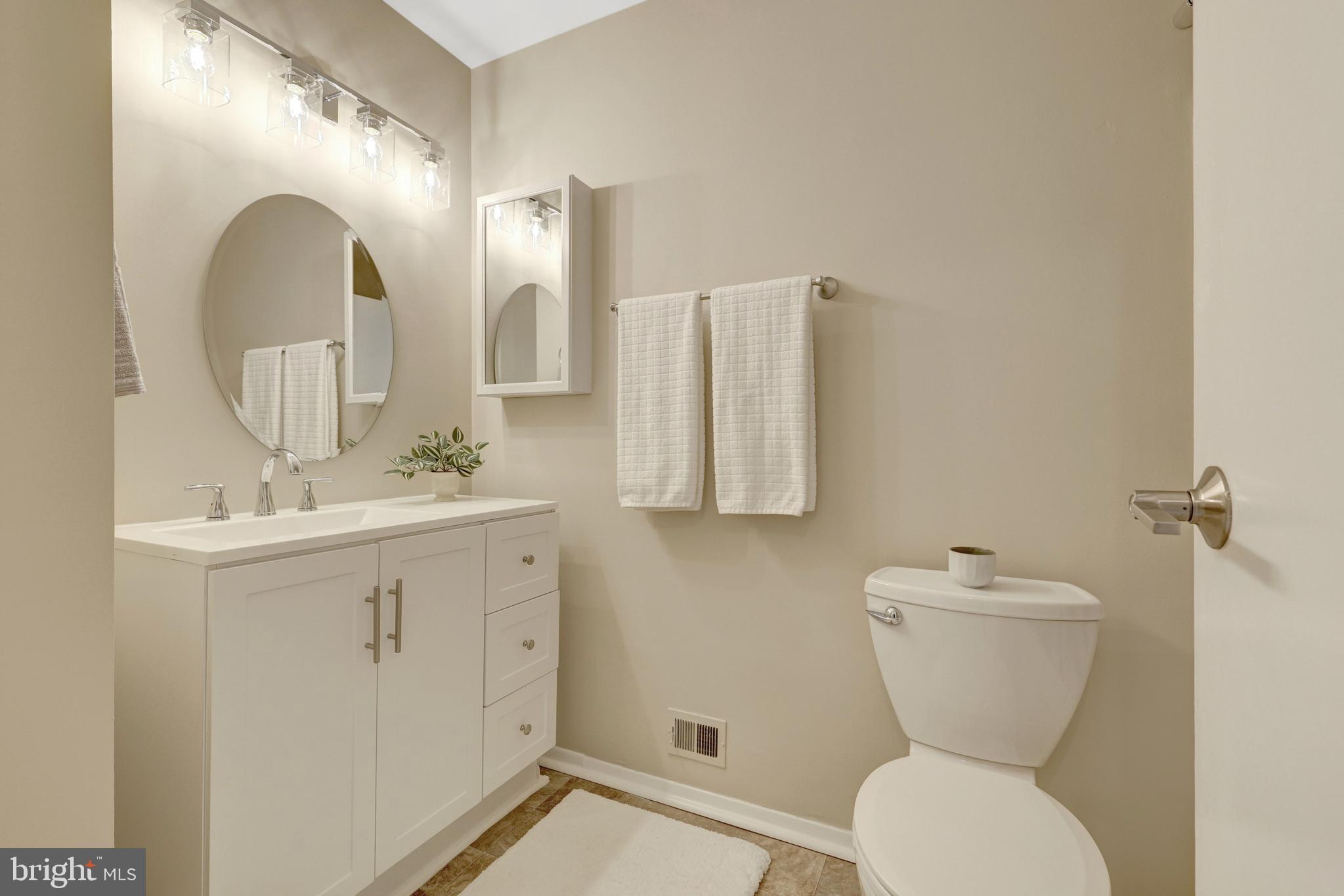 11640 Ivystone Court, Unit 2A2 Reston, VA 20191 - Photo 31 of 36 UL - Hall Bath