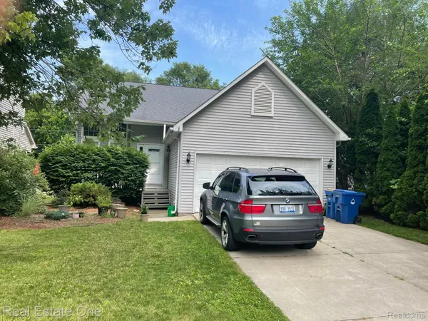 $2,350 | 39 South Ascot Road, Waterford, MI 48328