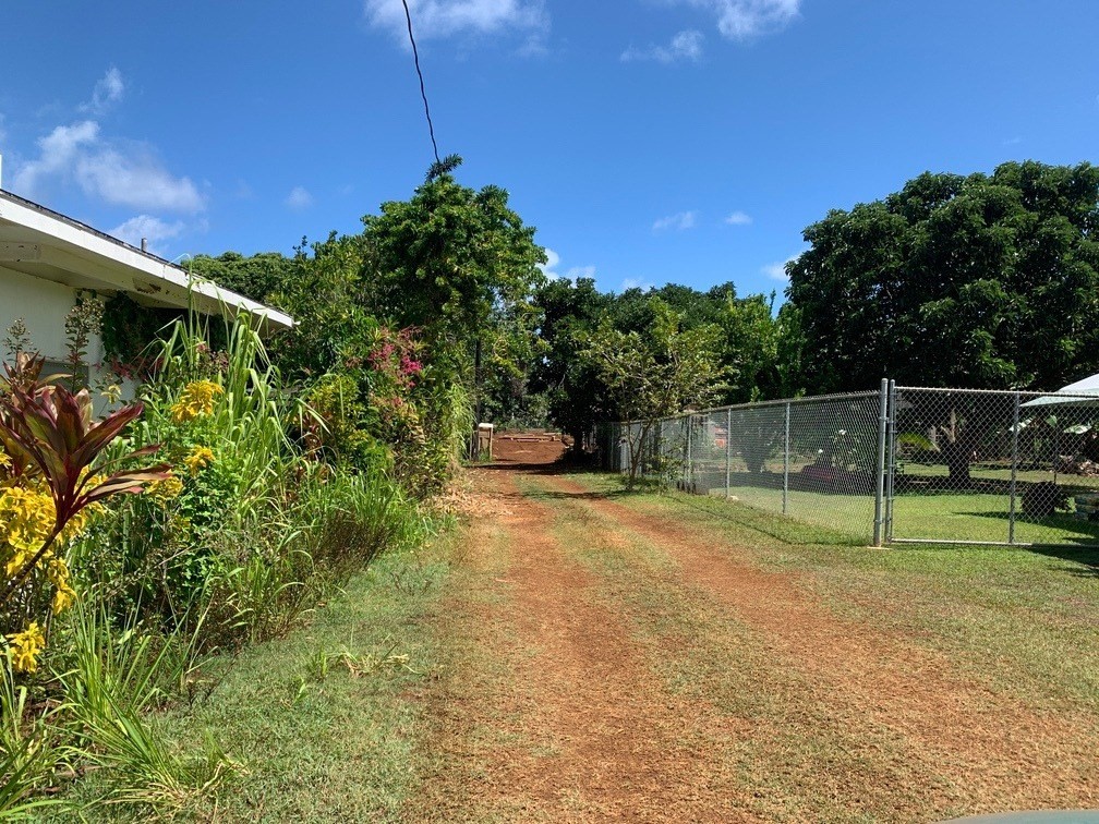 402 Pua Road, Unit 1 Kapaa, HI 96746 - Photo 13 of 14 a backyard of a house