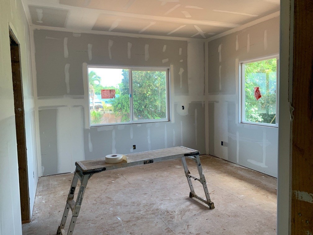 402 Pua Road, Unit 1 Kapaa, HI 96746 - Photo 7 of 14 a room with gym equipment and a large window
