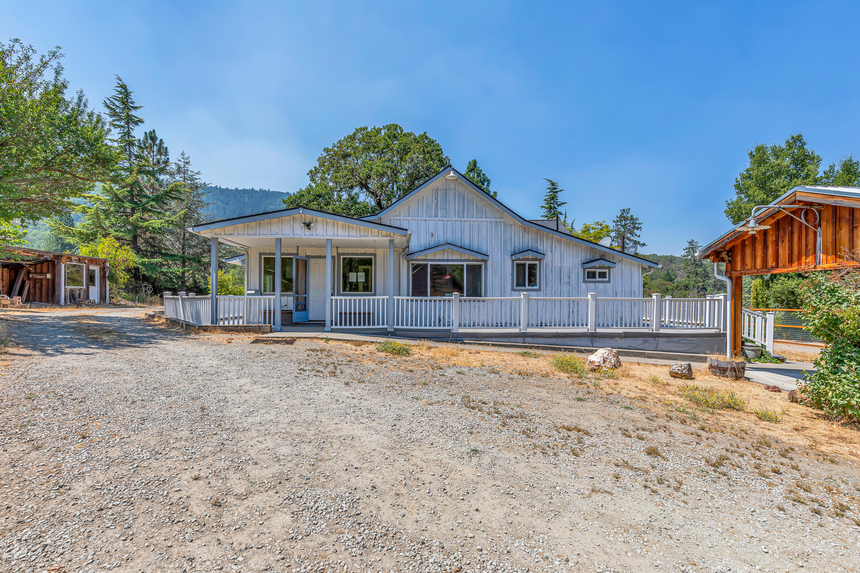 4876 Kane Creek Road Central Point, OR 97502 - Photo 19 of 28 9R9A2714