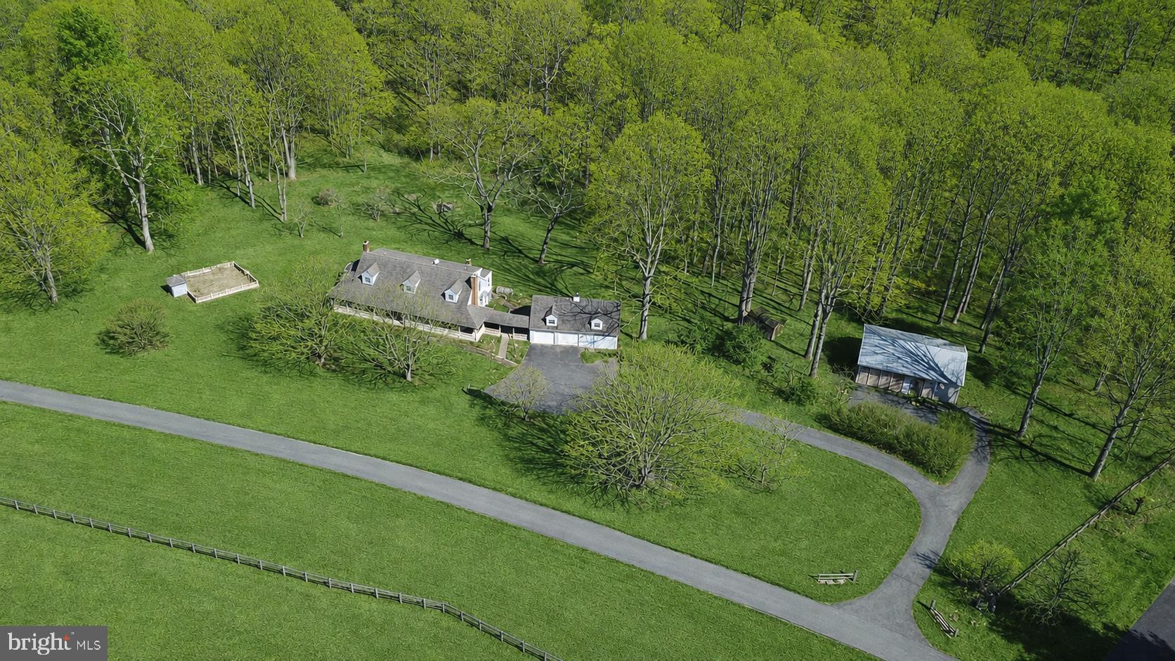 2712 Crystal Lane Baldwin, MD 21013 - Photo 2 of 10 Private lot with barn