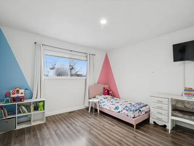 $294,900 | 1220 Fulton Drive, Streamwood, IL 60107