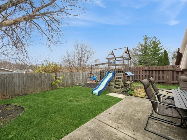 $294,900 | 1220 Fulton Drive, Streamwood, IL 60107