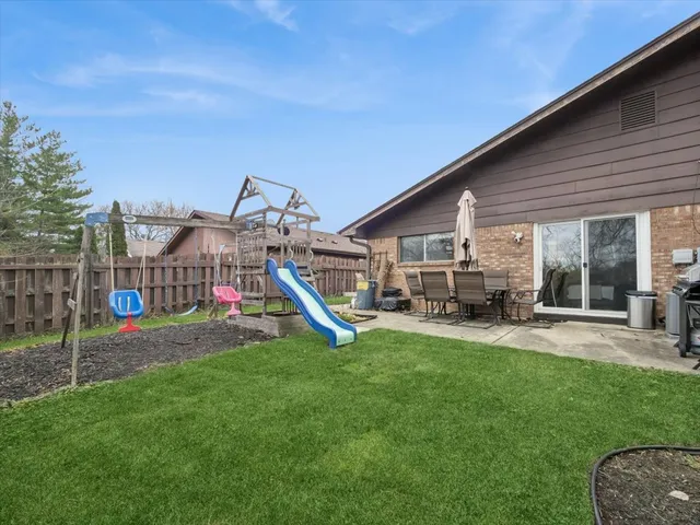 $294,900 | 1220 Fulton Drive, Streamwood, IL 60107