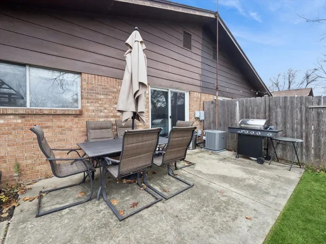 $294,900 | 1220 Fulton Drive, Streamwood, IL 60107