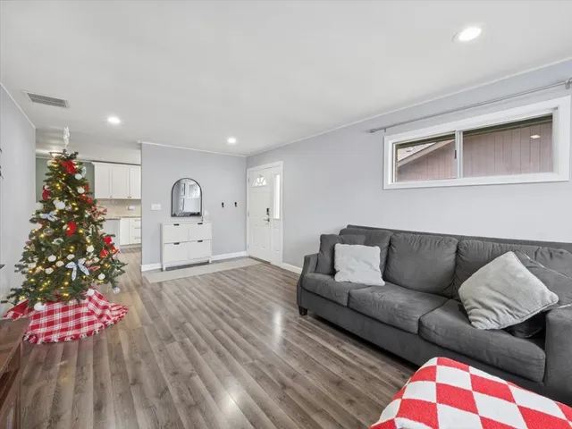 $294,900 | 1220 Fulton Drive, Streamwood, IL 60107