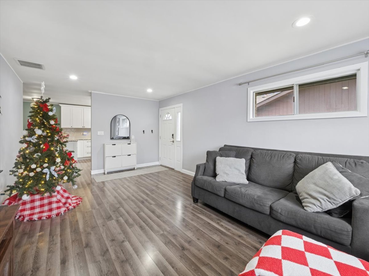 1220 Fulton Drive Streamwood, IL 60107 - Photo 4 of 18 a living room with furniture and a christmas tree
