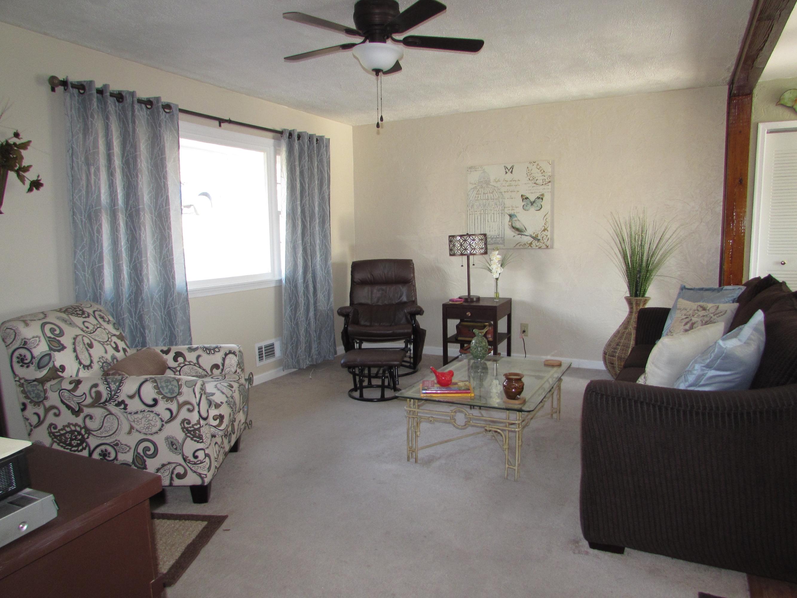 639 Timberidge Road Vinton, VA 24179 - Photo 3 of 25 Living Room