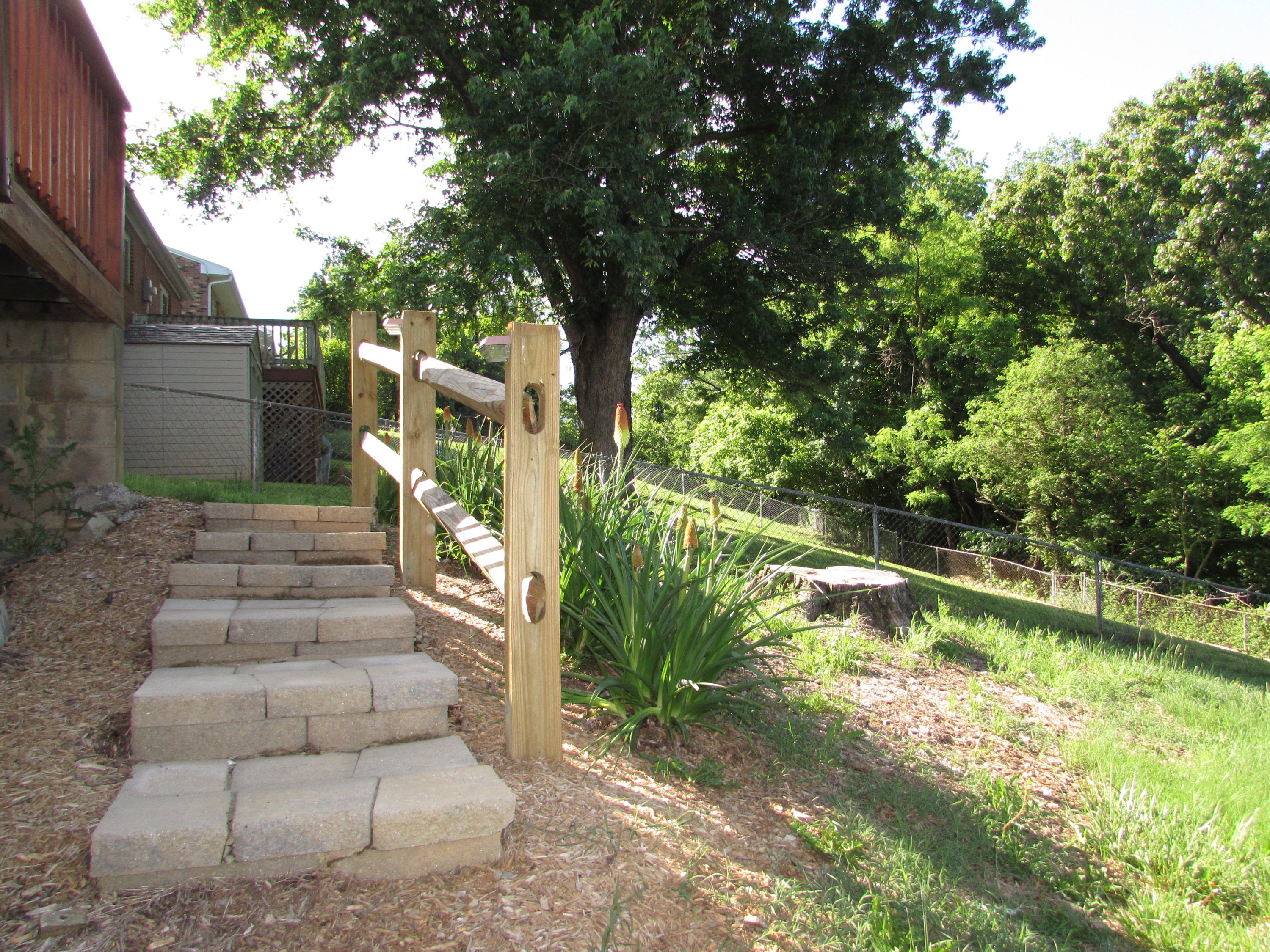 639 Timberidge Road Vinton, VA 24179 - Photo 23 of 25 Walkway leading to backyard