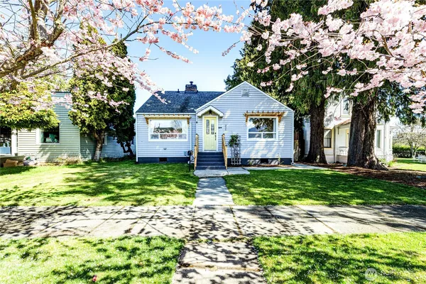 $450,000 | 231 West 4th Street, Port Angeles, WA 98362