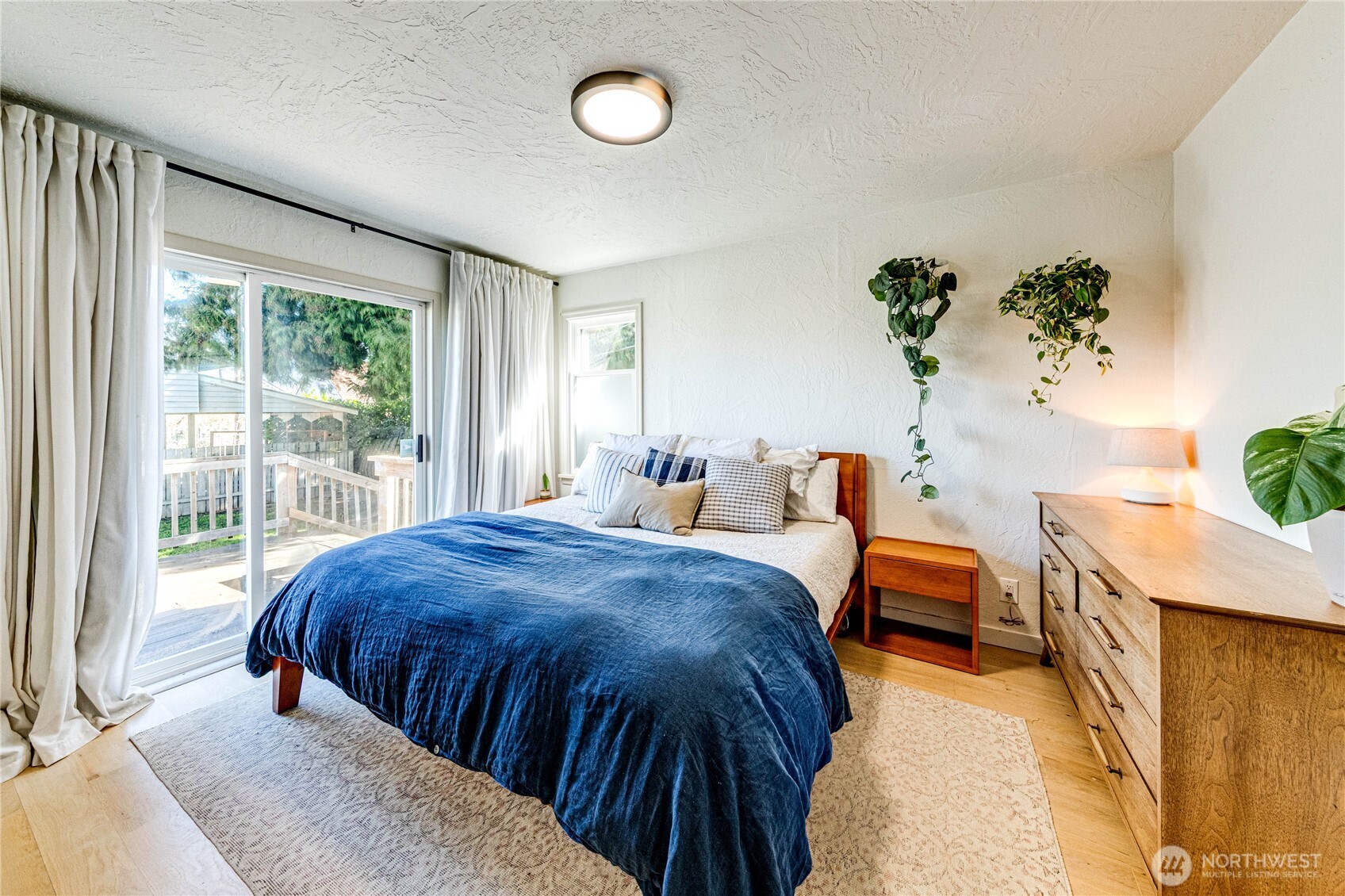 231 West 4th Street Port Angeles, WA 98362 - Photo 20 of 40 a bedroom with a bed and a table