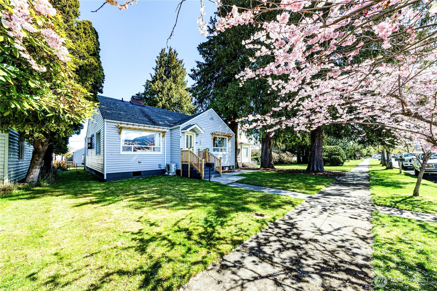 231 West 4th Street Port Angeles, WA 98362 - Photo 34 of 40 a front view of a house with a yard