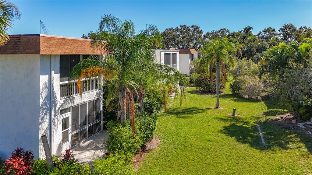 379 South McMullen Booth Road, Unit 76 Clearwater, FL 33759 - Photo 30 of 39 a backyard of a house with lots of green space