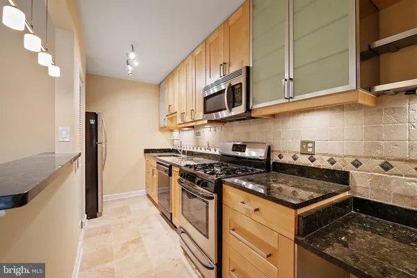 $2,000 | 4242 East-West Highway, Unit 914, Bethesda, MD 20814