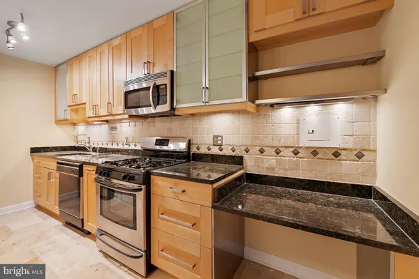 $2,000 | 4242 East-West Highway, Unit 914, Bethesda, MD 20814