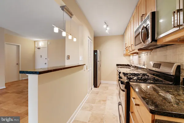 $2,000 | 4242 East-West Highway, Unit 914, Bethesda, MD 20814