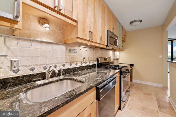 $2,000 | 4242 East-West Highway, Unit 914, Bethesda, MD 20814