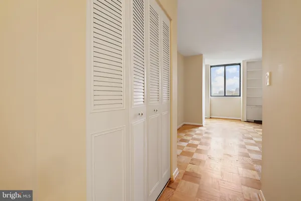 $2,000 | 4242 East-West Highway, Unit 914, Bethesda, MD 20814