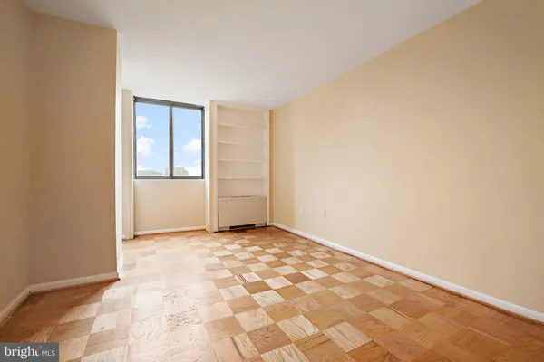 $2,000 | 4242 East-West Highway, Unit 914, Bethesda, MD 20814