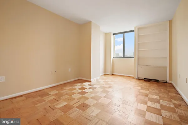 $2,000 | 4242 East-West Highway, Unit 914, Bethesda, MD 20814