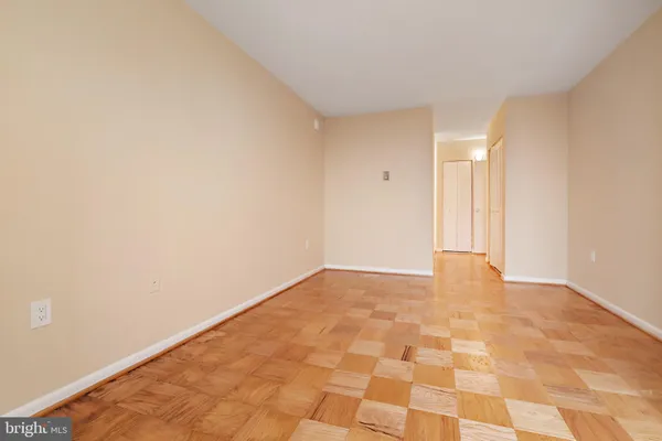 $2,000 | 4242 East-West Highway, Unit 914, Bethesda, MD 20814