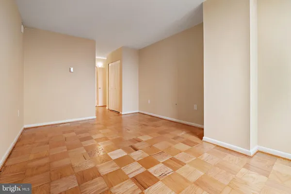 $2,000 | 4242 East-West Highway, Unit 914, Bethesda, MD 20814