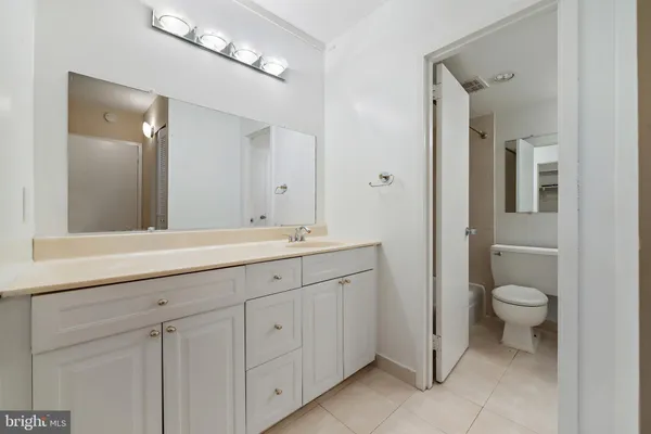 $2,000 | 4242 East-West Highway, Unit 914, Bethesda, MD 20814