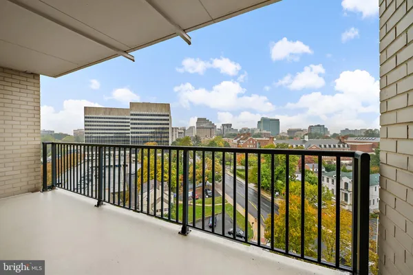 $2,000 | 4242 East-West Highway, Unit 914, Bethesda, MD 20814