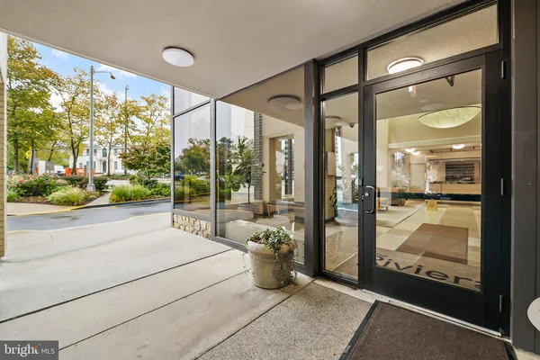 $2,000 | 4242 East-West Highway, Unit 914, Bethesda, MD 20814