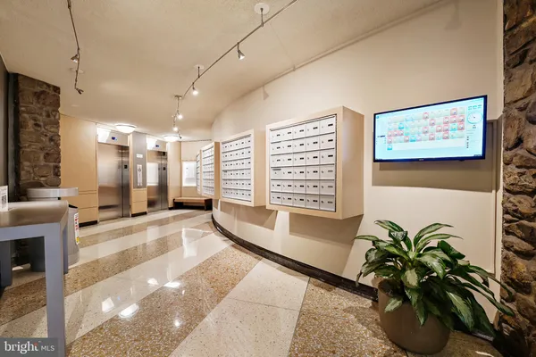 $2,000 | 4242 East-West Highway, Unit 914, Bethesda, MD 20814