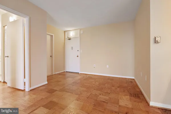 $2,000 | 4242 East-West Highway, Unit 914, Bethesda, MD 20814