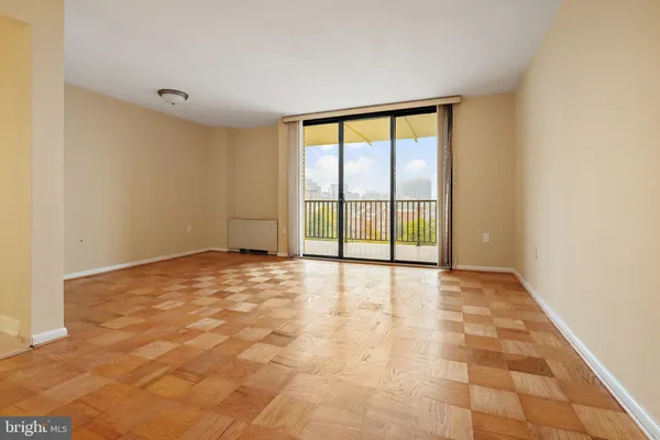 $2,000 | 4242 East-West Highway, Unit 914, Bethesda, MD 20814