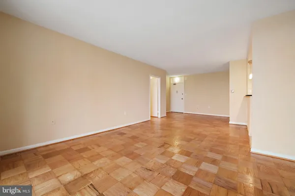 $2,000 | 4242 East-West Highway, Unit 914, Bethesda, MD 20814