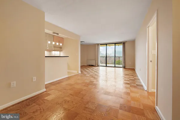 $2,000 | 4242 East-West Highway, Unit 914, Bethesda, MD 20814